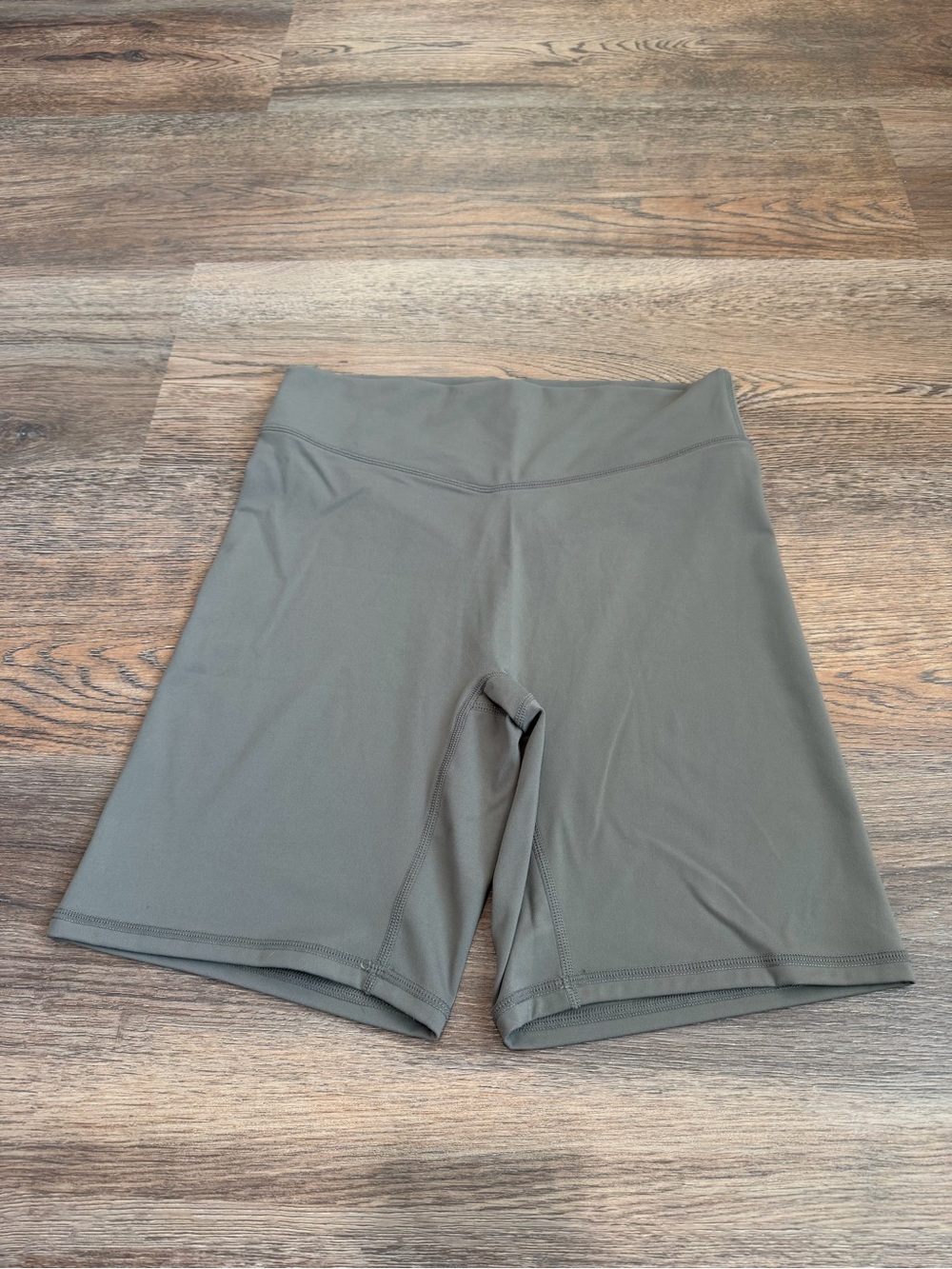 NWOT Vitality Cloud Rider Short Pebble Grey Medium High Waist Bike Shorts